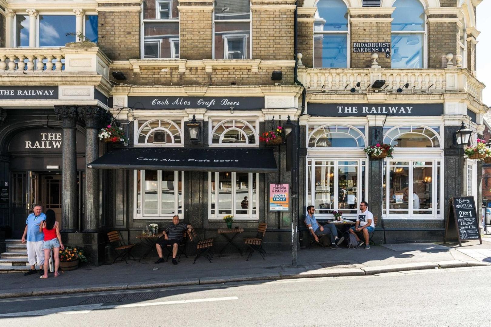 Fantastic 3 Bedroom Flat West Hampstead *