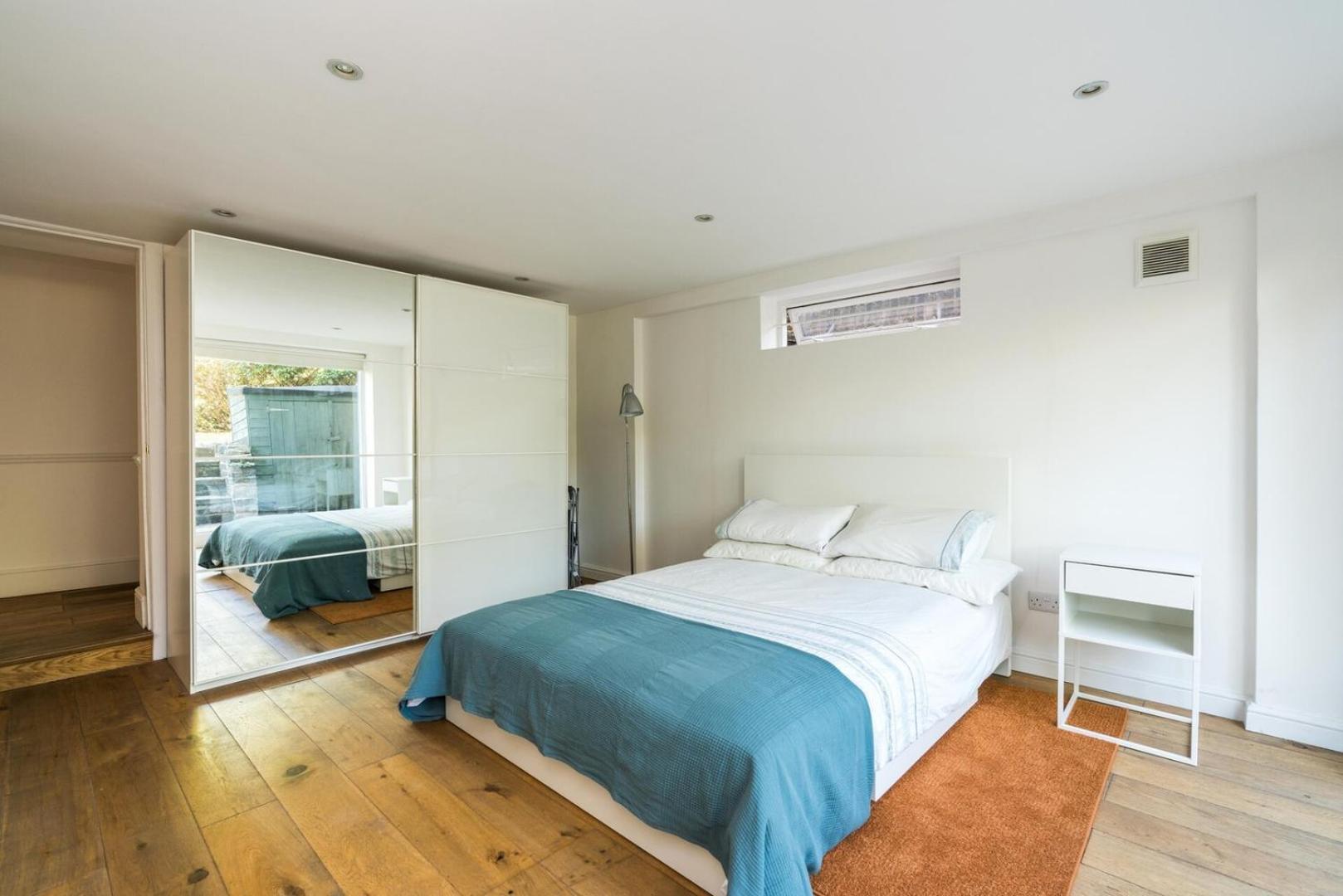 Fantastic 3 Bedroom Flat West Hampstead Hébergement de vacances *