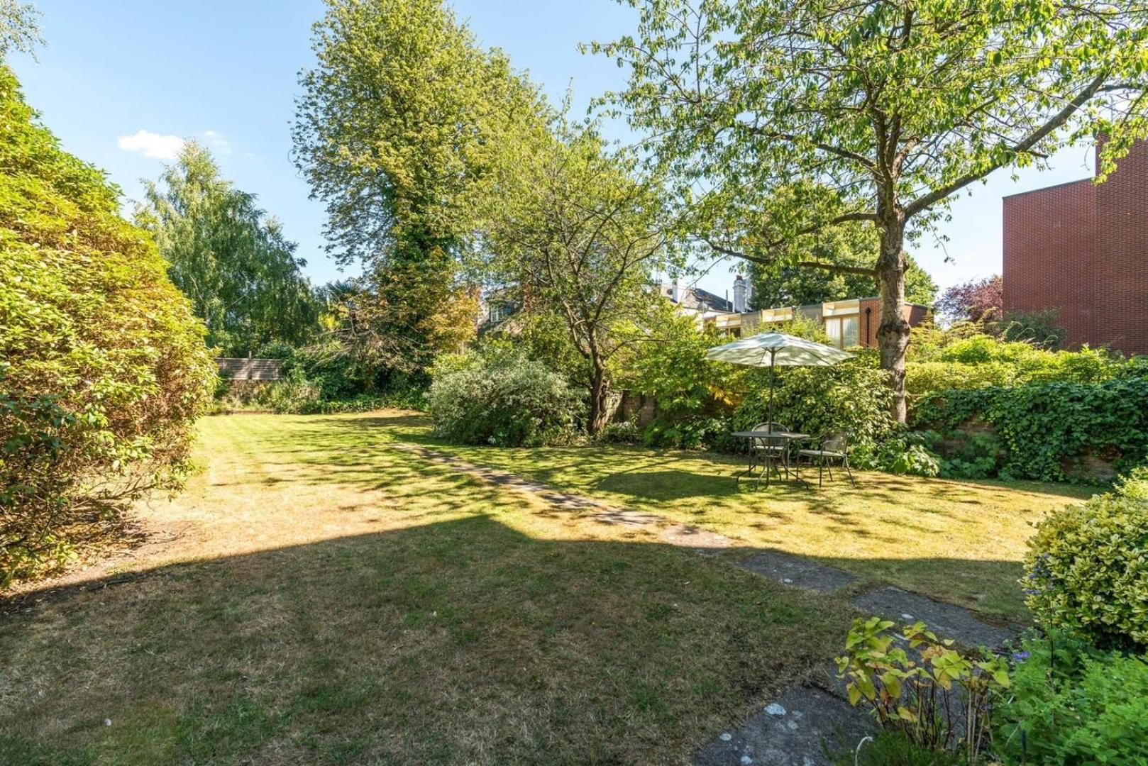 Fantastic 3 Bedroom Flat West Hampstead Hébergement de vacances Londres